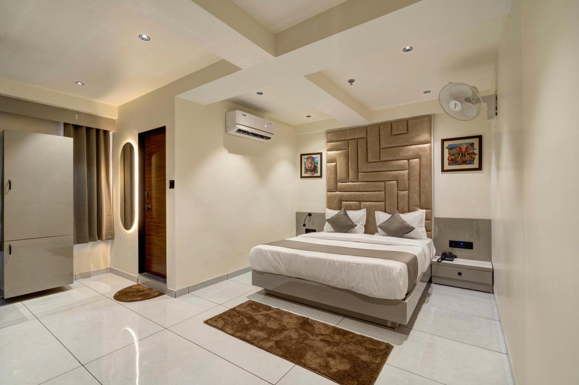 Hotel Shrimad Villa Gandhinagar Esterno foto