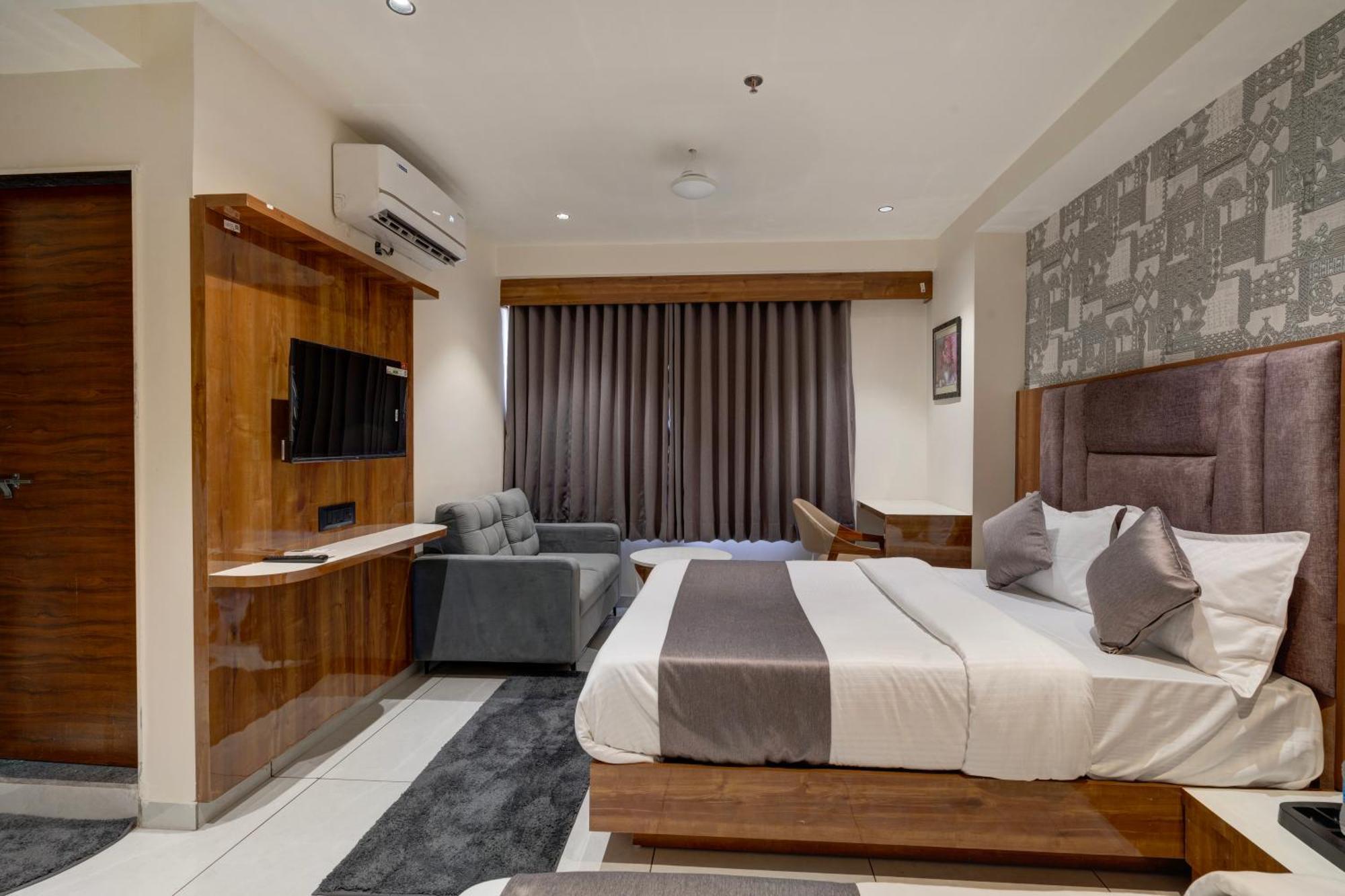 Hotel Shrimad Villa Gandhinagar Esterno foto