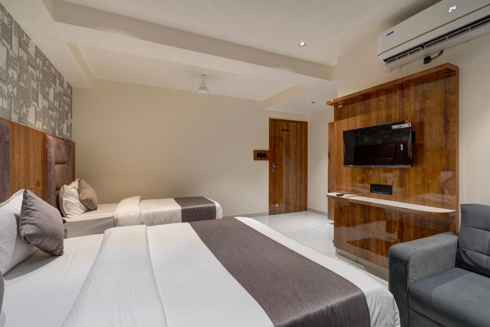 Hotel Shrimad Villa Gandhinagar Esterno foto
