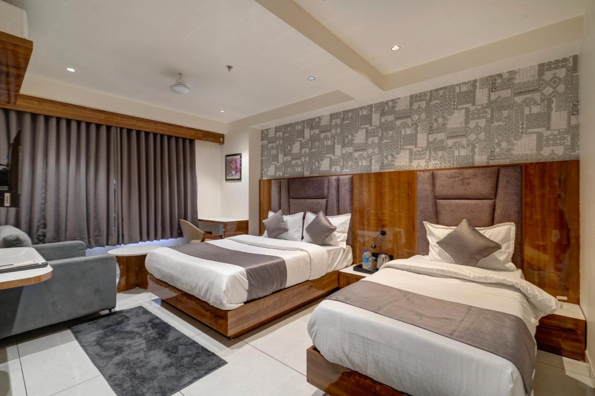 Hotel Shrimad Villa Gandhinagar Esterno foto