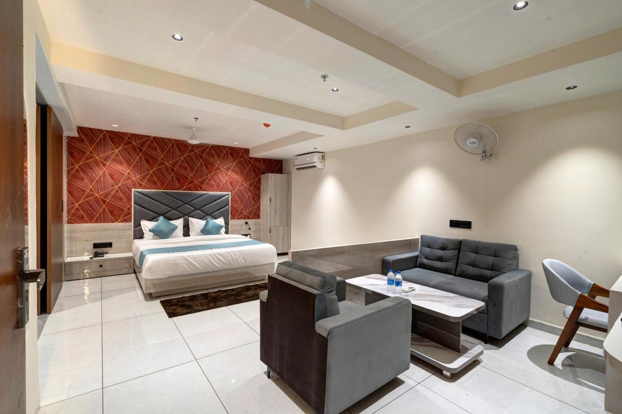 Hotel Shrimad Villa Gandhinagar Esterno foto