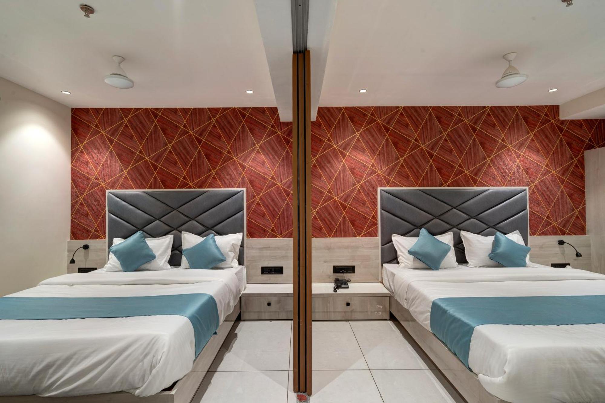 Hotel Shrimad Villa Gandhinagar Esterno foto