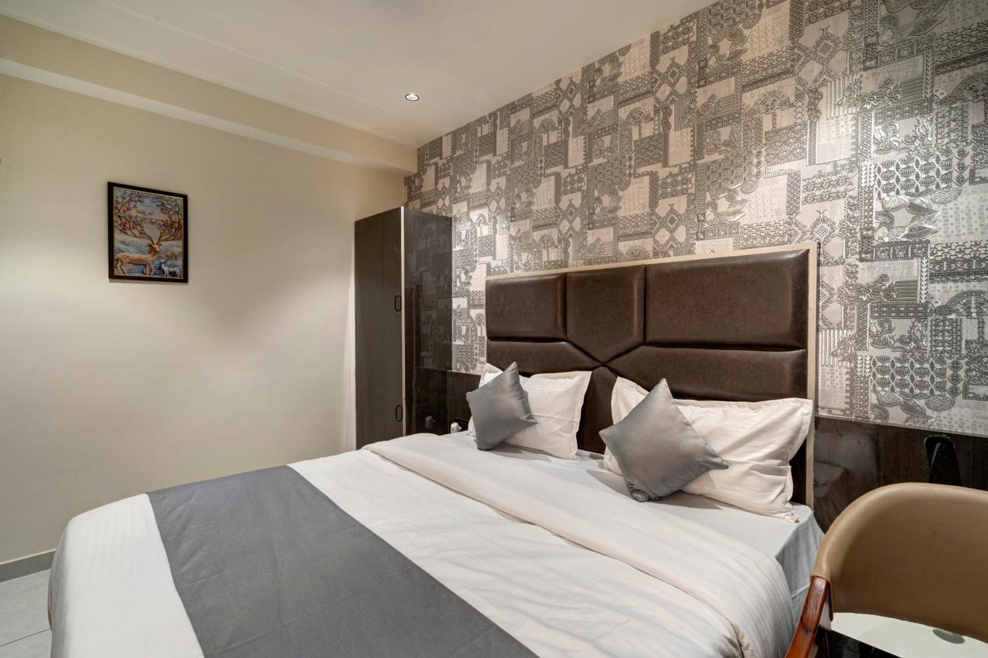 Hotel Shrimad Villa Gandhinagar Esterno foto
