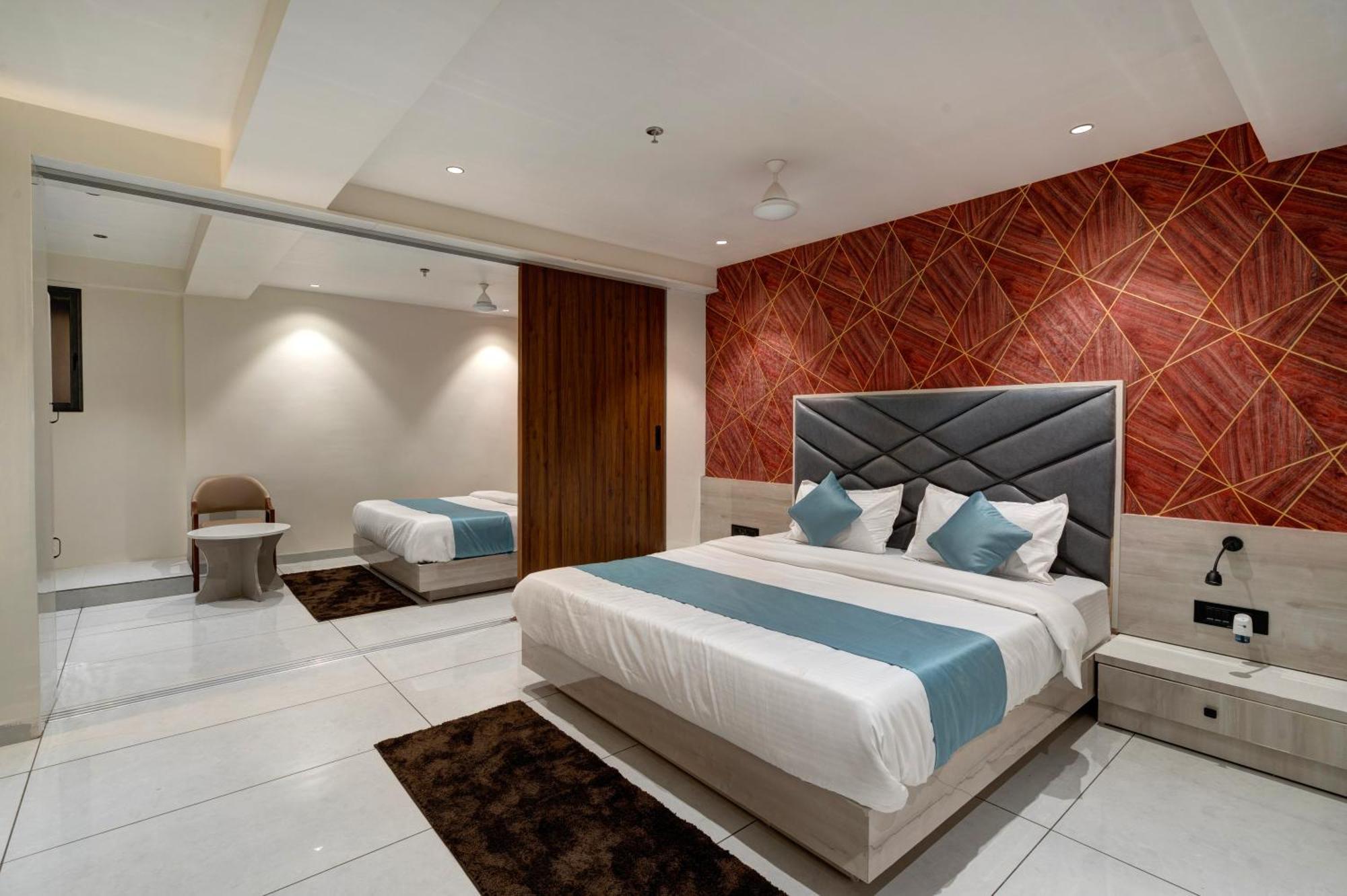 Hotel Shrimad Villa Gandhinagar Esterno foto