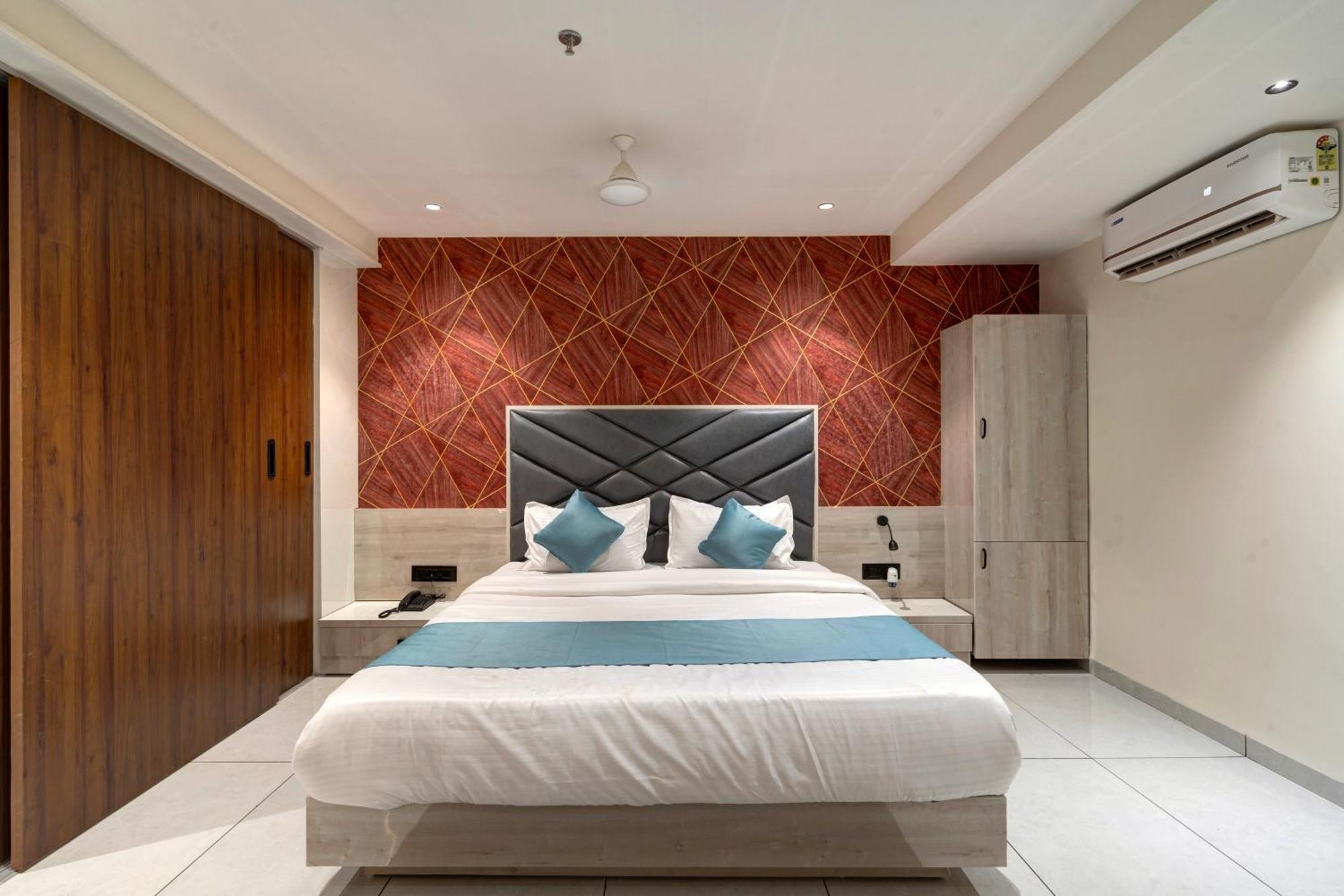 Hotel Shrimad Villa Gandhinagar Esterno foto