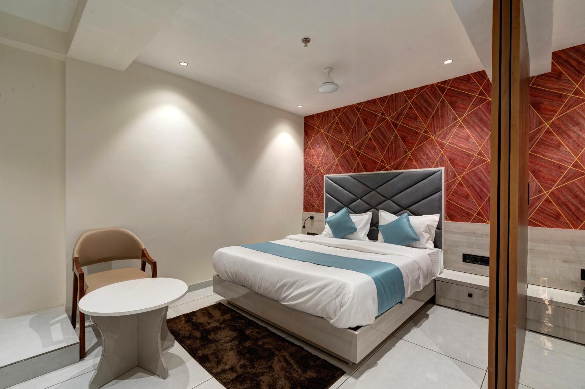 Hotel Shrimad Villa Gandhinagar Esterno foto