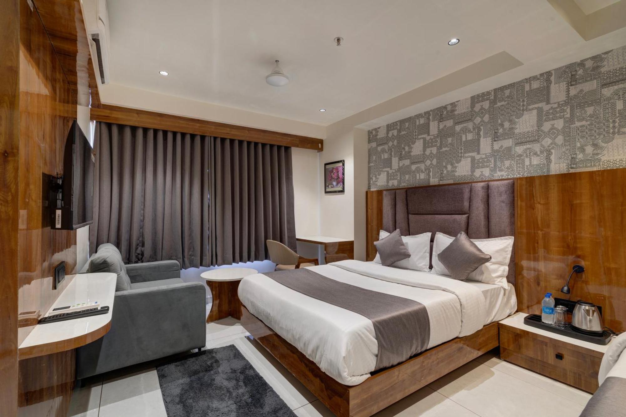 Hotel Shrimad Villa Gandhinagar Esterno foto