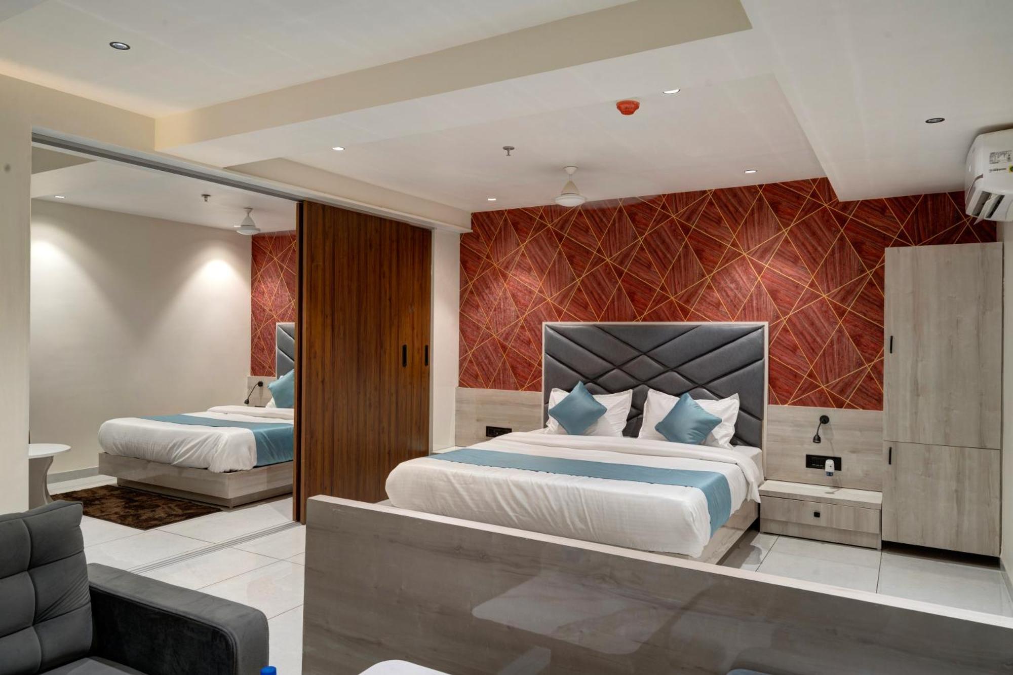Hotel Shrimad Villa Gandhinagar Esterno foto